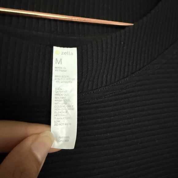 Zella Womens Sweatshirt Medium Black Ribbed Boxy Layering Minimalist Athleisure - Picture 3 of 4